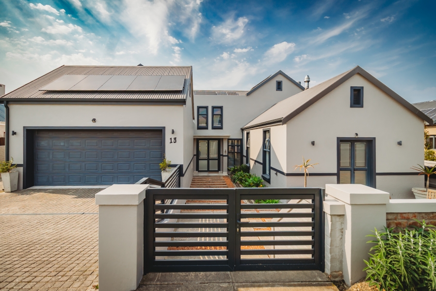 5 Bedroom Property for Sale in Kraaibosch Country Estate Western Cape